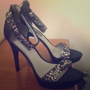 Vera Wang - White high heels